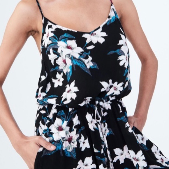 🦋AÉROPOSTALE   Floral V-Neck Jumpsuit Size : Small - Picture 14 of 16
